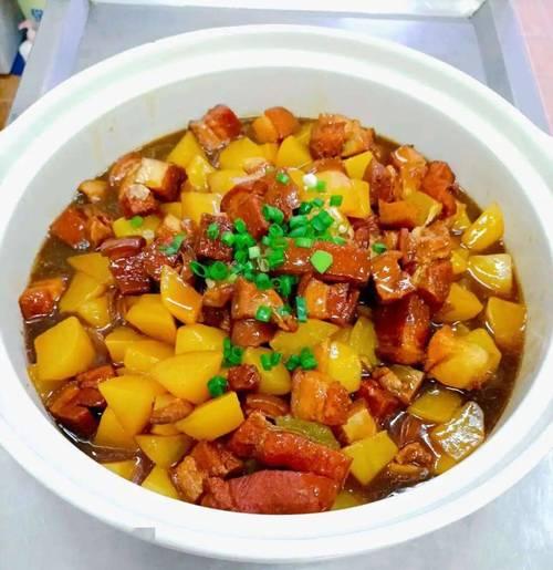 土豆烧肉的家常做法(土豆烧肉的家常做法窍门)